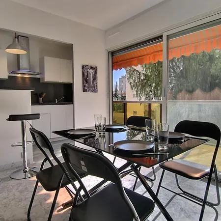 Juan-les-pins Апартаменты *